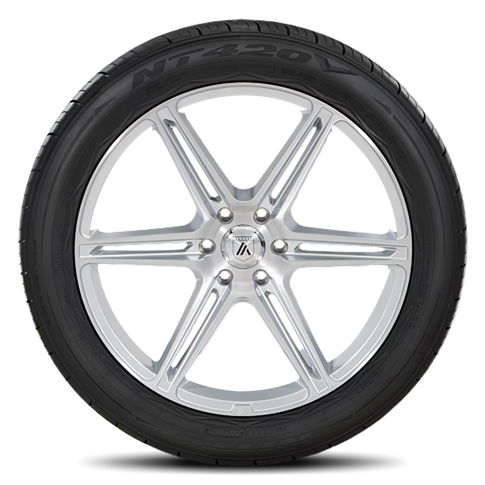 Nitto NT420V Tires 285/45R22XL 203930